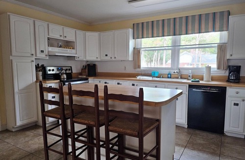 Pine Knoll Shores House | Cosgrove's Cove in tranquil Pine Knoll Shores very close to the beach.