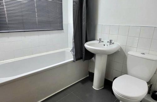 Weston on Trent Apartment | Cosy 3 double bed flat sleeps 6