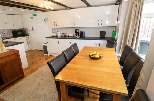 Harvington House | Cosy Cottage in Harvington, Harvington