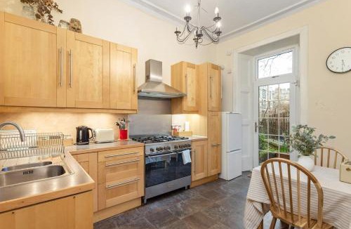 Leith Apartment | Cosy Flat in Central Edinburgh