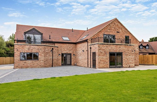 Highfields Caldecote Apartment | Cosy Nook Five - Two Bedroom Apartment, Sleeps 4