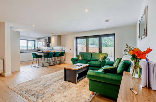 Highfields Caldecote Apartment | Cosy Nook Three - Three Bedroom Apartment, Sleeps 6