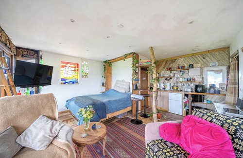 Llanelli Apartment | Cosy rustic cabin with hot tub and country views