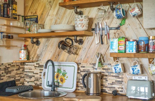 Llanelli Apartment | Cosy rustic cabin with hot tub and country views