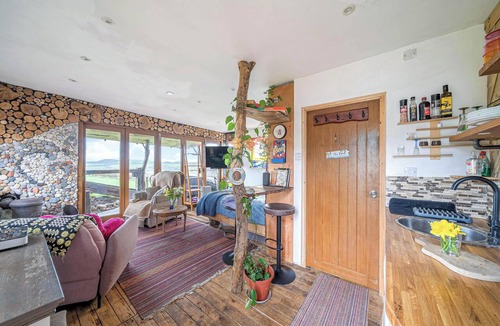 Llanelli Apartment | Cosy rustic cabin with hot tub and country views