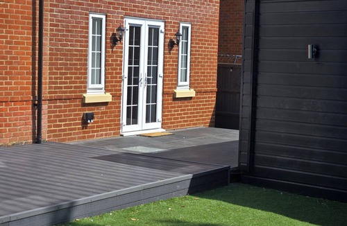 Willian Apartment | Cosy Studio Apartment - Sleeps 2, Garden & Parking
