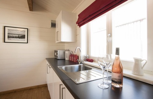 Bude Cabin | Cosy Two-Bed Cabin, 5 Minutes from the Coast