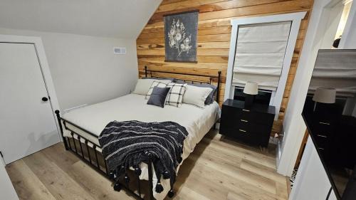 Lexington House | Cottage on Conrad