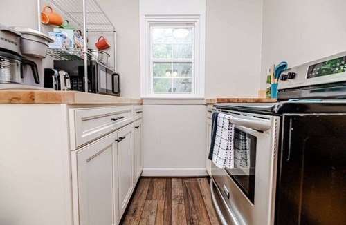 Southern Pines House | Cottage on Ridge- Short & Extended Stays