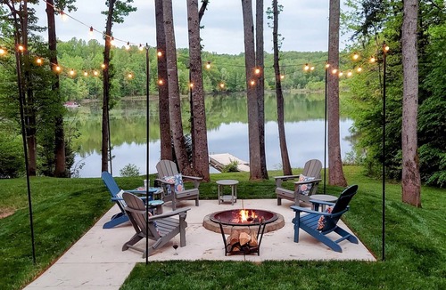 Roxboro House | "Cottage On The Cove" Private Lakefront Paradise with Paddleboards & Kayaks