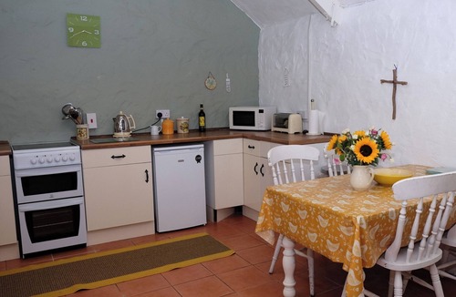 Grade House | Cottage Sleeps 2- Parking, Wood Fire, Garden, Pets