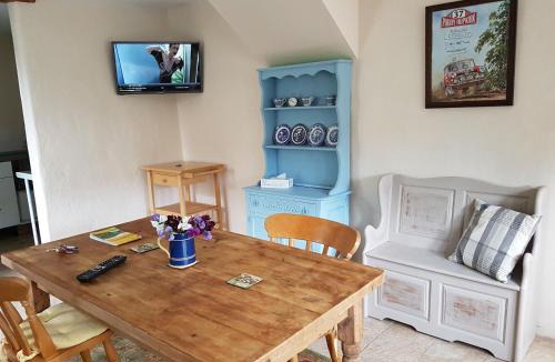 Yealand Conyers House | Cottage - Sleeps 4 - Pets Ok - Garden - Parking