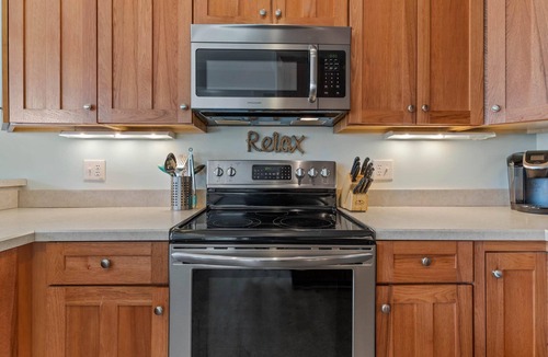 Ocean Isle Beach Condo | CottageVacations4u "MEANT 2B" -pool club- ocean view-200 FT to beach. DOG FRIENDLY.