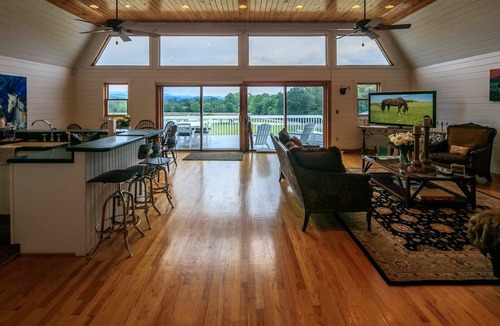 Hendersonville House | Country-Chic "Barndominium" overlooking Mount Pisgah
