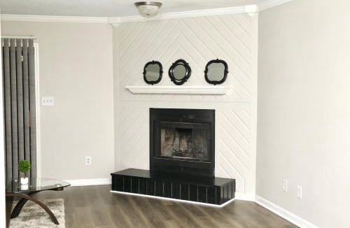 Winston - Salem Apartment | Country Club's Cozy 2-bedroom!