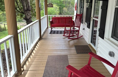 Sparta House | Country Cozy Farmhouse Next to Fairground and Pastures