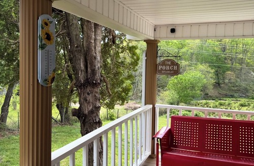 Sparta House | Country Cozy Farmhouse Next to Fairground and Pastures