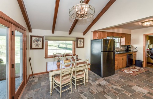 Arden House | Country estate yet near to everything! Kayaking, hiking, restaurants