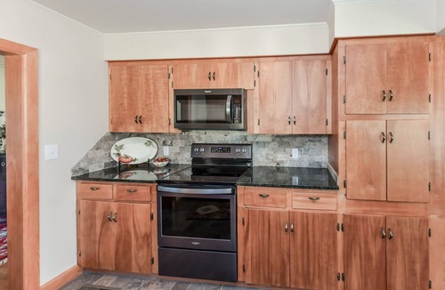 Arden House | Country estate yet near to everything! Kayaking, hiking, restaurants