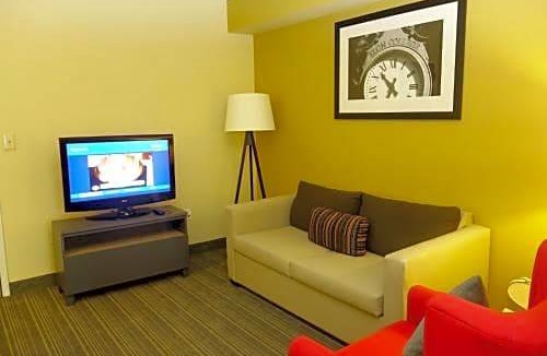 Burlington Hotel | Country Inn & Suites by Radisson, Burlington (Elon), NC