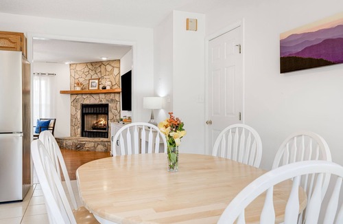 Alexander House | Countryside Escape 15 Mins to Downtown Asheville w/Covered Wrap Around Porch!