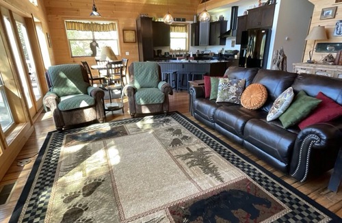 Franklin Cabin | Couples Paradise: Soothing Sunset & Starry Nights Await!