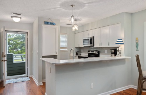 Manteo Condo | Couples Retreat in Pirates Cove