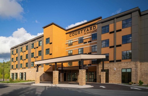 Tynecastle Hotel | Courtyard by Marriott Sugar Mountain Banner Elk