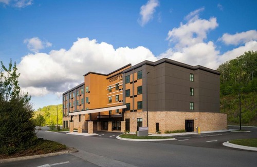 Tynecastle Hotel | Courtyard by Marriott Sugar Mountain Banner Elk