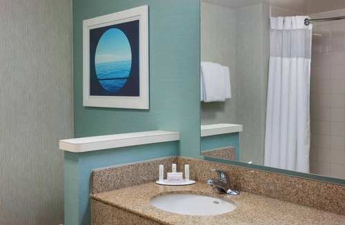 Carolina Beach Hotel | Courtyard Carolina Beach Oceanfront