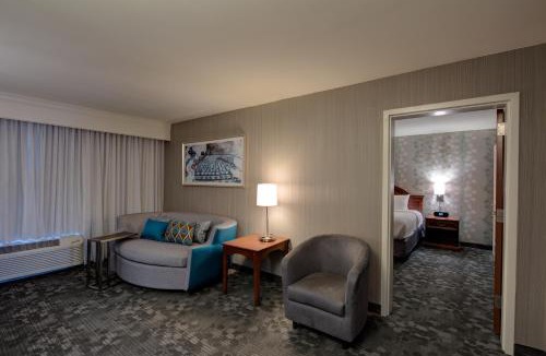 Chapel Hill Hotel | Courtyard Chapel Hill