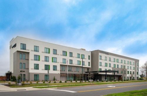Dixie - Berryhill Hotel | Courtyard Charlotte Steele Creek