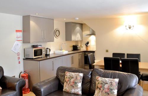Gordon House | Courtyard Cottage
