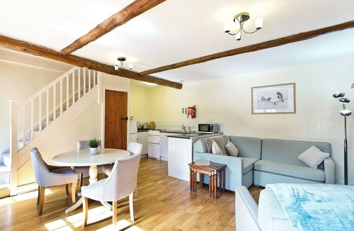Knockerdown Cottage | Courtyard setting alongside 16 other converted farm buildings.
