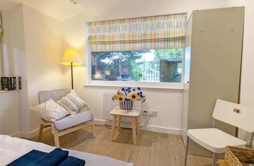 West Ashling Cottage | Courtyard Studio - West Ashling - sleeps 2 guests in 1 bedroom