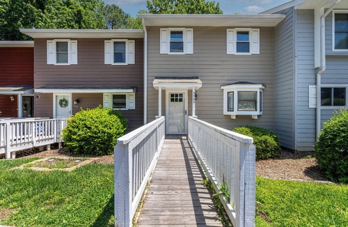 Raleigh House | Coziest 2-bedroom townhome in Prime Raleigh, lake access location