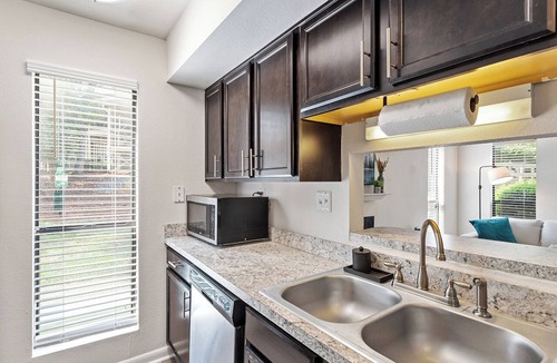 Chapel Hill Apartment | Cozy 1-bedroom apartment with WiFi, gym & TONS of amenities! Here in Chapel Hill