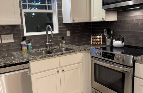 Downtown Cottage | Cozy 1-bedroom cottage in adorable Raleigh with AC