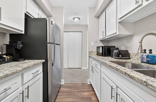 Durham Apartment | Cozy 1-bedroom Gem 5mins to Downtown: Pool-Gym-Parking