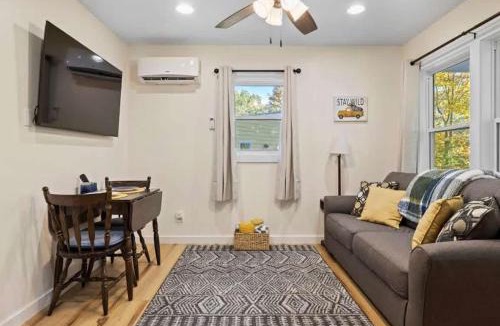 Hendersonville House | Cozy 1BR Cottage with Firepit Close to Downtown