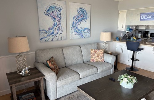 Wilmington Beach Condo | Cozy 1st floor 1 bedroom oceanfront condo in Carolina Beach