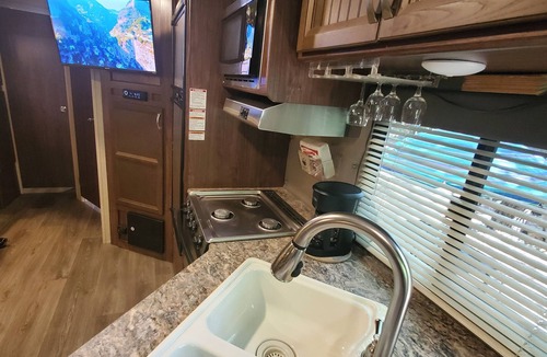 Comfort RV Rental | Cozy 2-bdrm campground trailor, w/Tiny 1 bed home in nature Richlands! 6 total!