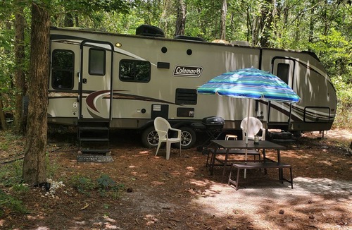 Comfort RV Rental | Cozy 2-bdrm campground trailor, w/Tiny 1 bed home in nature Richlands! 6 total!
