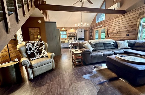 Burnsville House | Cozy 2 bed/2 bath cabin with loft -SLEEPS 8- only 10 minutes to Town Square!