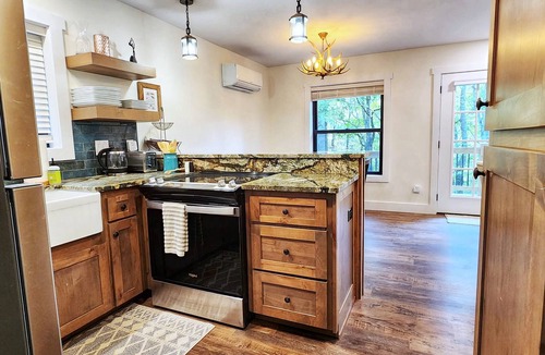 Boone Ski Chalet | Cozy 2-bedroom bohemian chalet in Banner Elk, convenient location in Mill Ridge