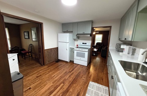 Old Town House | Cozy 2 bedroom house near New River, game room, WiFi, brand new kitchen/bathroom