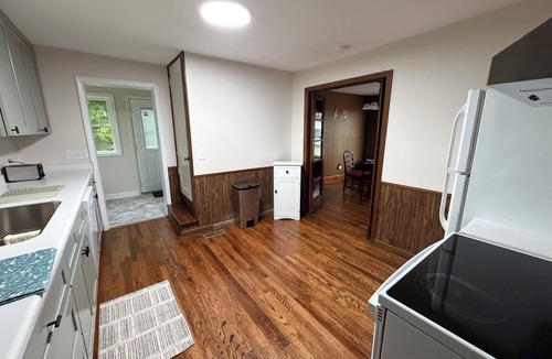 Old Town House | Cozy 2 bedroom house near New River, game room, WiFi, brand new kitchen/bathroom