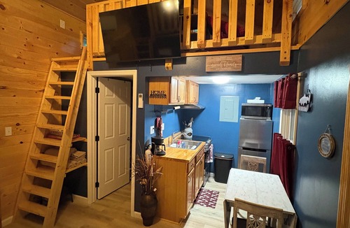 Buchanan Cottage | Cozy 2-bedroom Tiny cottage near KY lake at 3 mints from brakers marina/resort.