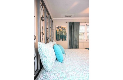Villa Heights House | COZY - 2 bedroom Townhome Getaway - Plaza Midwood