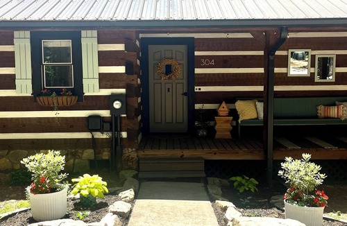 Barium Springs Cabin | Cozy 2-bedroom waterfront cabin in a quiet cove on Lake Norman